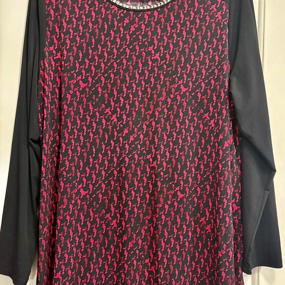 Women's Black and Pink Patterned Top - Picture 2 of 5